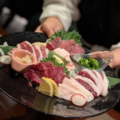 馬刺し盛り合わせ