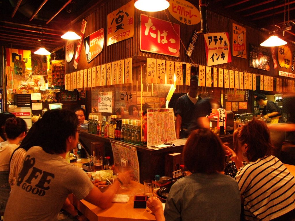 広々席で懐かしトークに華さかそう♪テーブル席がいっぱい～！