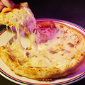 料理メニュー写真 昔ながらのチーズたっぷりミクスピザ