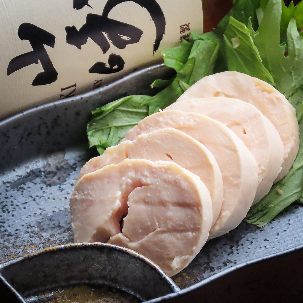 お酒が進むアラカルトが多数！軽くつまめる料理や揚げ物、こだわりの鶏料理に海鮮まで各種ご用意☆