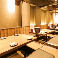 最大28名様までご利用いただけるテーブル席は中規模宴会にもおすすめです。ご宴会コースはご予算やご利用シーンに合わせてお選びいただけるので、様々なご利用シーンに最適です。