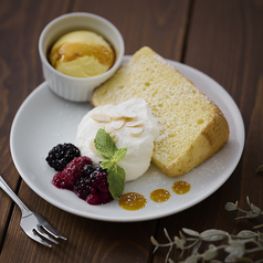 シフォンケーキ（プレーン）フルーツトッピング