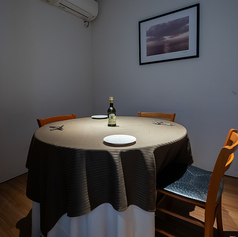 2~4名様まで収容可能な完全個室ご用意しております。記念日や誕生日、プロポーズに◎