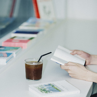 Neu Book Storeや夜の花屋さんなどイベントを不定期開催