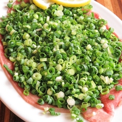 【◆福岡発の名物◆】ネギの香りと豚タンの旨味が広がる“ネギPタン”の片面焼きスタイルの写真