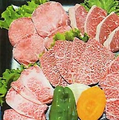 お得に食べ比べ◎豊富な盛り合わせや黒毛和牛を堪能！