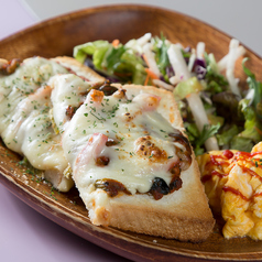 ほうれん草とキノコのピザトースト