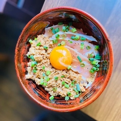 鶏そぼろと鶏ユッケごはん