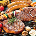 肉汁がじゅわ～っとあふれる当店のお肉は格別☆香ばしい香りに包まれ満足感◎ソーセージもおすすめ！