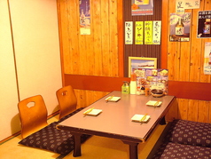 明るい雰囲気の店内♪沖縄料理とお酒をゆったりお楽しみください。
