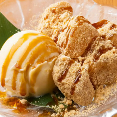 わらび餅とバニラアイス黒蜜きなこがけ