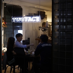 TWOFACE トゥーフェイスの特集写真