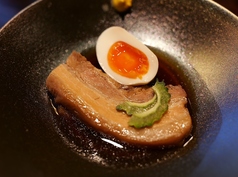 18時間煮込んだラフテーと煮卵