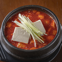 体が温まる！本場韓国のスープ料理の写真