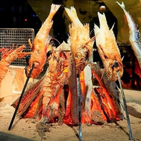 伝統的な「原始焼き」で魚を美味しく調理