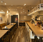 テーブル席やカウンター席など、様々なシーンに利用できるお席を完備！ご来店をお待ちしております♪