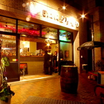 ＳＴＡＮＤＩＮＧ　ＢＡＲ　シケモクはＧＯＯＤ　ＰＲＩＣＥでクラフトビールやカクテルを提供♪