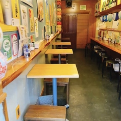 落ち着いた雰囲気の中、友人や会社の同僚とリラックスしながら、焼き鳥を楽しむのにぴったりの空間。居心地の良さを感じながら、心温まるひとときをお過ごしください♪