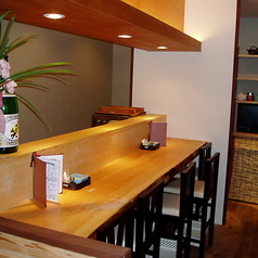 ５客いすはございますが通常４席でご用意いたしますのでゆっくり座っていただけると思います