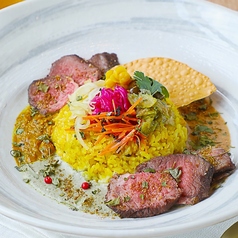 ≪和食の技法×スパイスが生み出す至高のスパイスカレー！≫グルテンフリーの”3種のあいがけカレー”の写真
