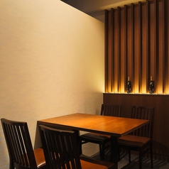 【テーブル席】4名×6席/普段使いのお食事や飲み会にも最適な和空間でお寛ぎ下さい。