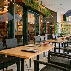 【テラス席】ペット連れOK！！人気のテラス席★都会とは思えない、たくさんの緑に囲まれた開放的な空間で、くつろぎのひとときをお過ごしください◎