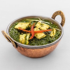 パラック・パニール (ほうれん草とインドチーズのカレー) インドチーズとほうれん草のカレー