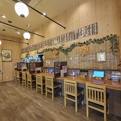 カウンター席は一人飲みや少人数でのお集まりにもぴったりです☆