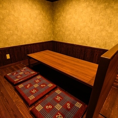 広々とした掘りごたつのテーブル席をご用意。家族連れ様から団体様まで、人数やシーンを問わず、ゆったりとくつろぎながら幅広い用途でご利用いただけます。