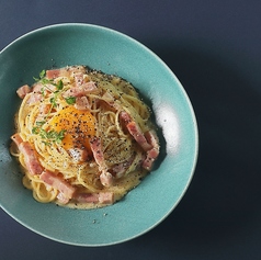 ベーコンと黒胡椒のカルボナーラ