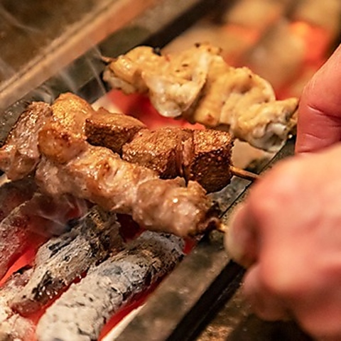 【半世紀以上続くもつ焼きの名店】伝統の串焼きと現代に継承され続けるタレと料理