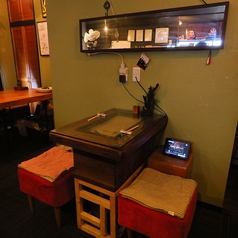 テーブル席のご用意ございます。ご友人や同僚など会話をお楽しみいただけます。