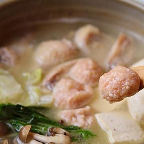 仕事帰りの飲みや宴会に◎鶏と水だけで作る水炊きや炭火焼鳥が楽しめる鶏料理専門店！