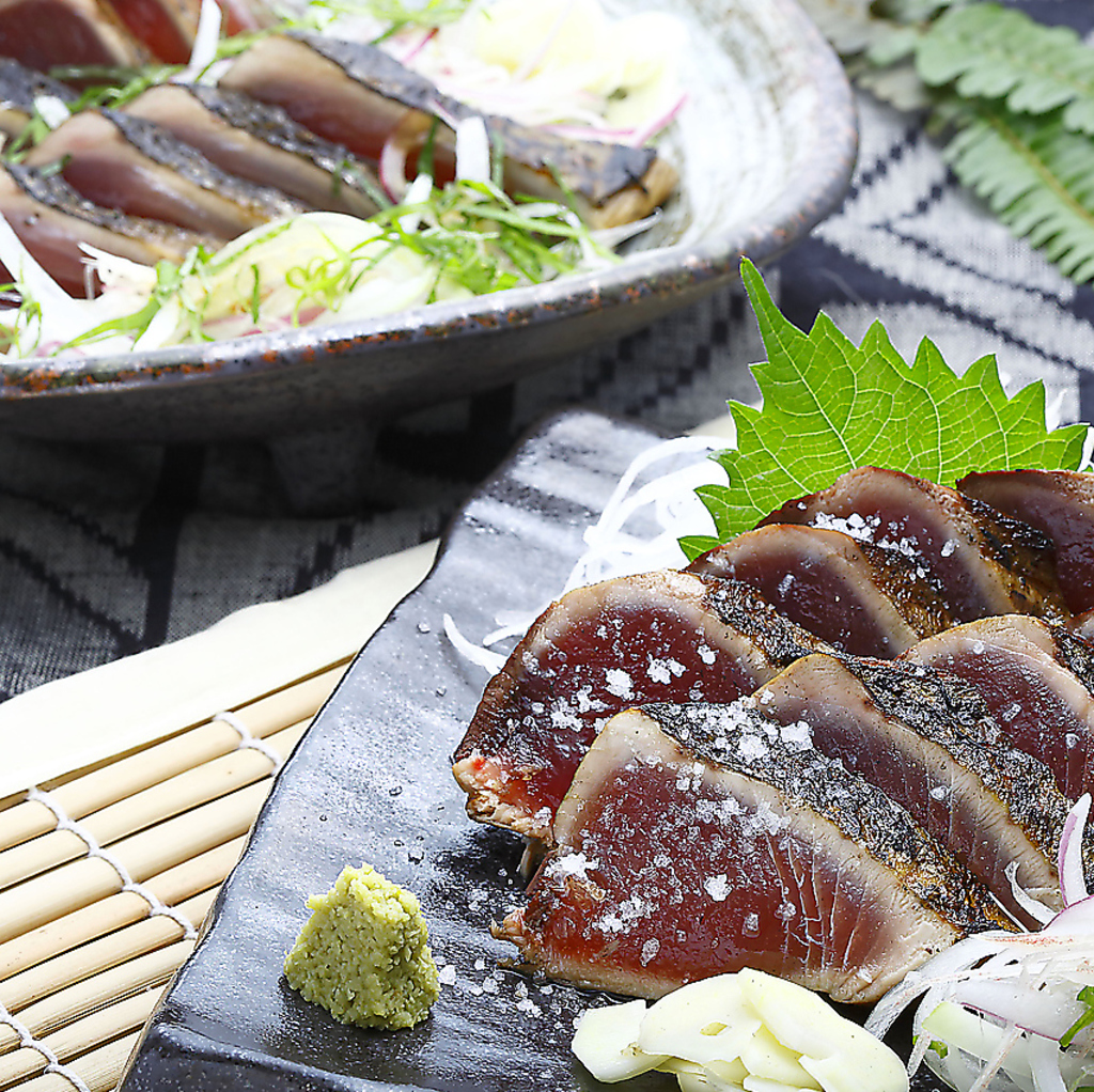 看板料理の鰹のたたき、塩・タレのセットがお得です！12切、18切、24切からお選びください！