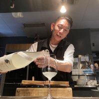 店員が一杯一杯、丁寧に旬の日本酒を説明してくれます！