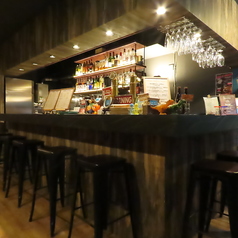 お仕事帰りにも、ランチ利用にもちょうどいい一席