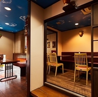 木目調の落ち着いた癒し空間◎広々としたテーブル席