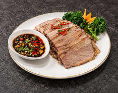 自家製薄切り牛肉の冷菜