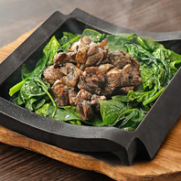 専属の養鶏場で限定生産する幻の鶏「神楽とり」を使用