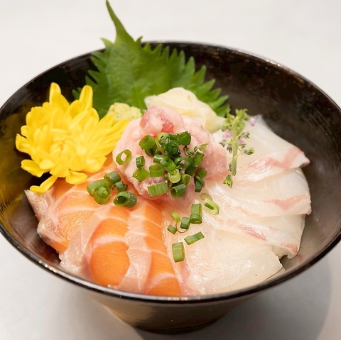 ミニ賄い風海鮮丼