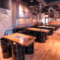 活気で溢れる店内は、ゆったりとしたテーブル席が並び広々としております◎人数に合わせたお席をご用意いたしますので、お気軽にご相談ください!