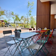 外には開放的なテラス席がございます♪ペット同伴OK！