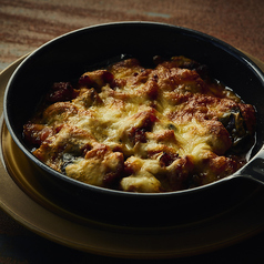 〈辛〉茄子と肉そぼろのスパイシーチーズ焼き