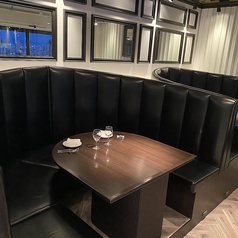 2~5名様までご利用いただける贅沢ソファー席。2席限定のためご利用の際は要相談。