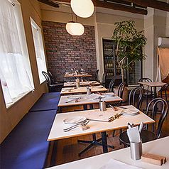 ２名様掛け×１０テーブル【人数に合わせてレイアウト変更も可能です】