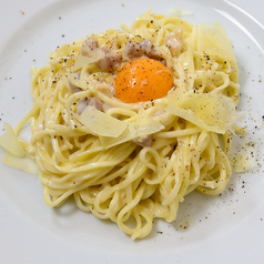 5.自家製パンチェッタのカルボナーラ