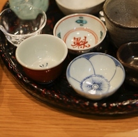 酒器や料理の器にもこだわります。