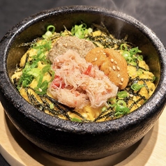 ズワイ蟹とウニの石焼メシ