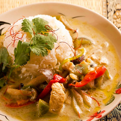 ココナッツたっぷり　クセになると評判の♪グリーンカレー♪