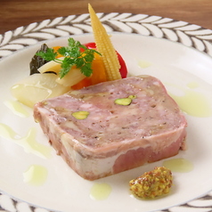 本格西洋料理を食べながら至福のひとときを…